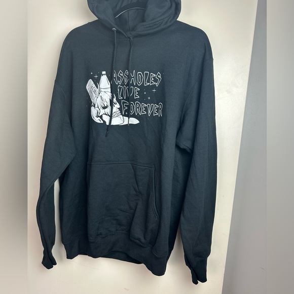Assholes Live Forever Black White Flame Skull 40oz Bottle Graphics Hoodie Size L - Picture 2 of 15